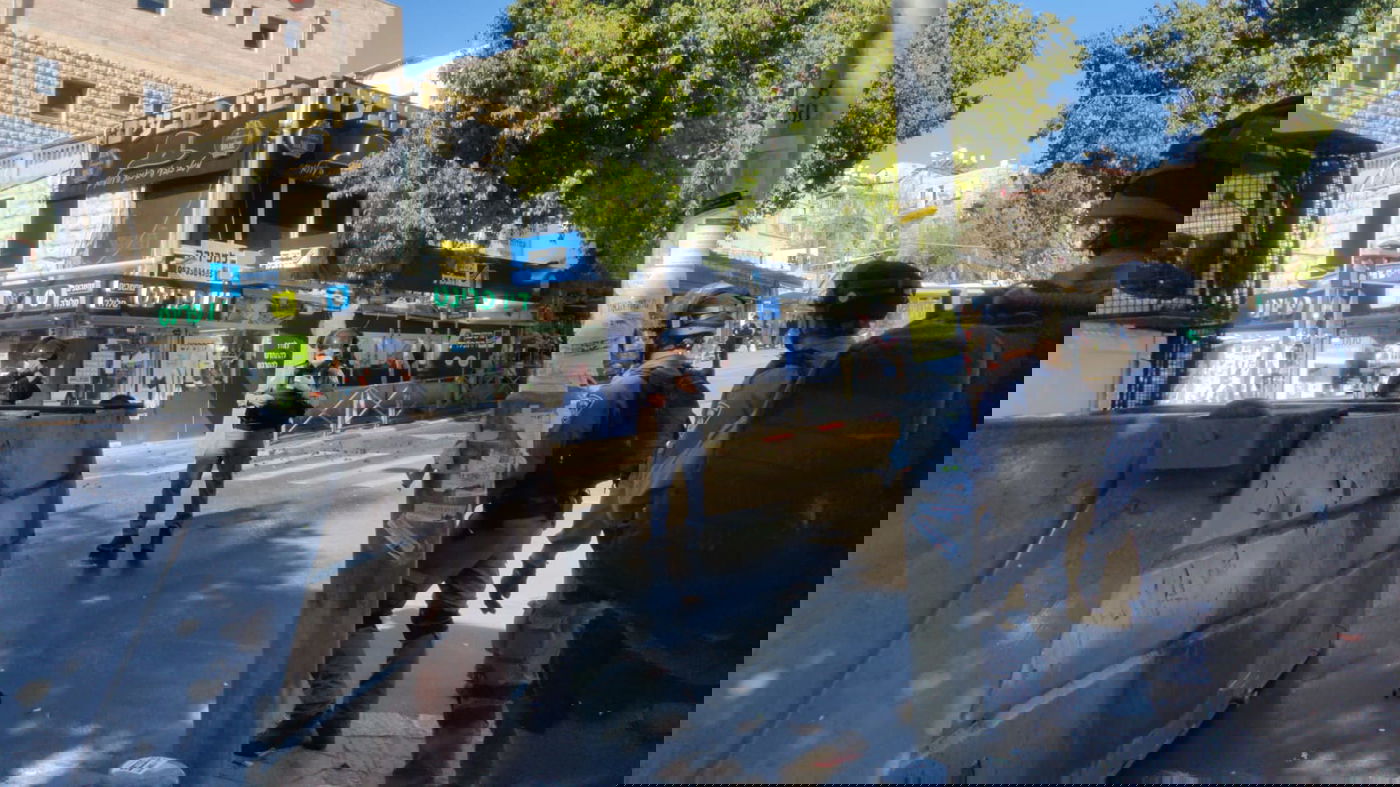 המשטרה התיזה 'בואש' בכיכר השבת, כארבע שעות ברצף • צפו