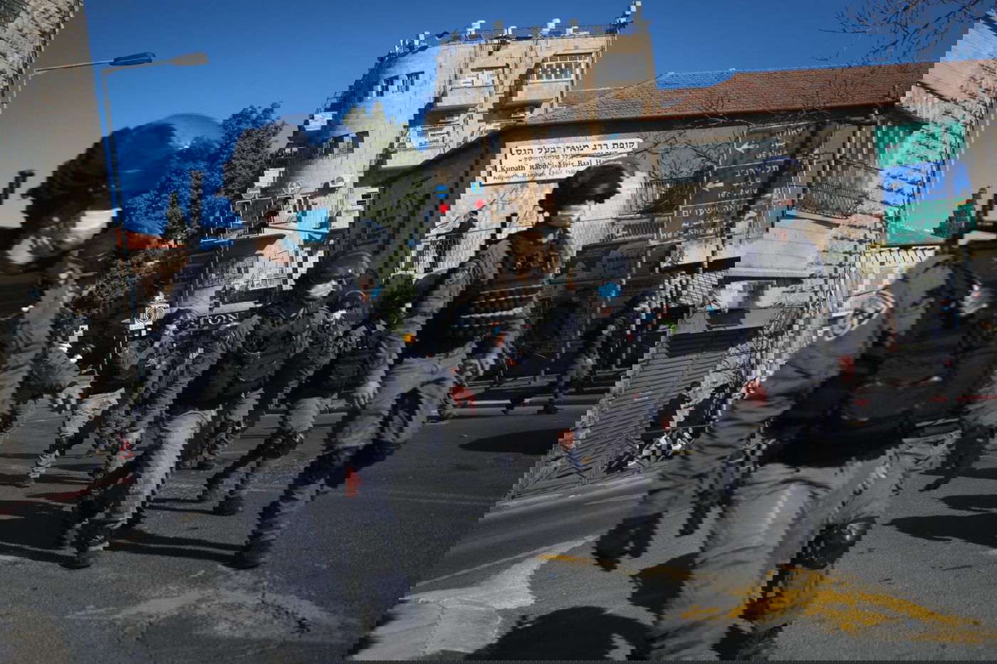 המשטרה התיזה 'בואש' בכיכר השבת, כארבע שעות ברצף • צפו