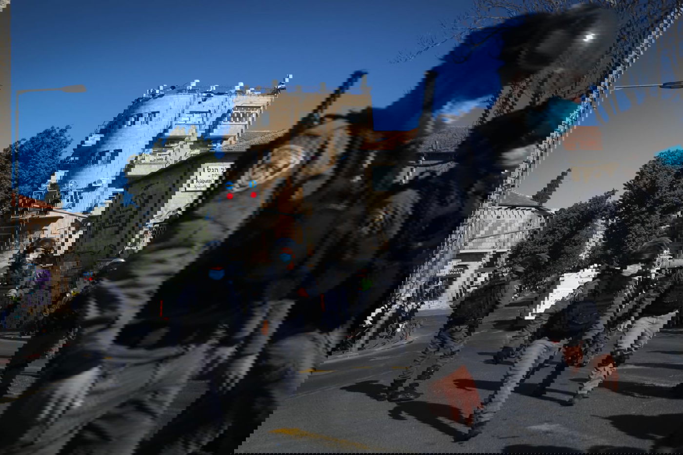 המשטרה התיזה 'בואש' בכיכר השבת, כארבע שעות ברצף • צפו