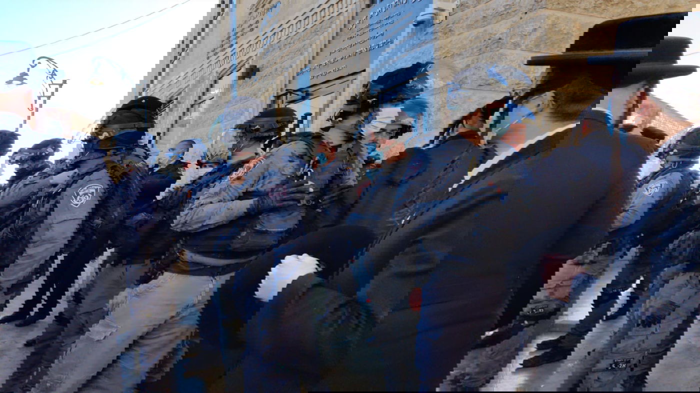 מהומות בביהמ"ד סאטמר; הגאב"ד  קרא לאברכים למחות