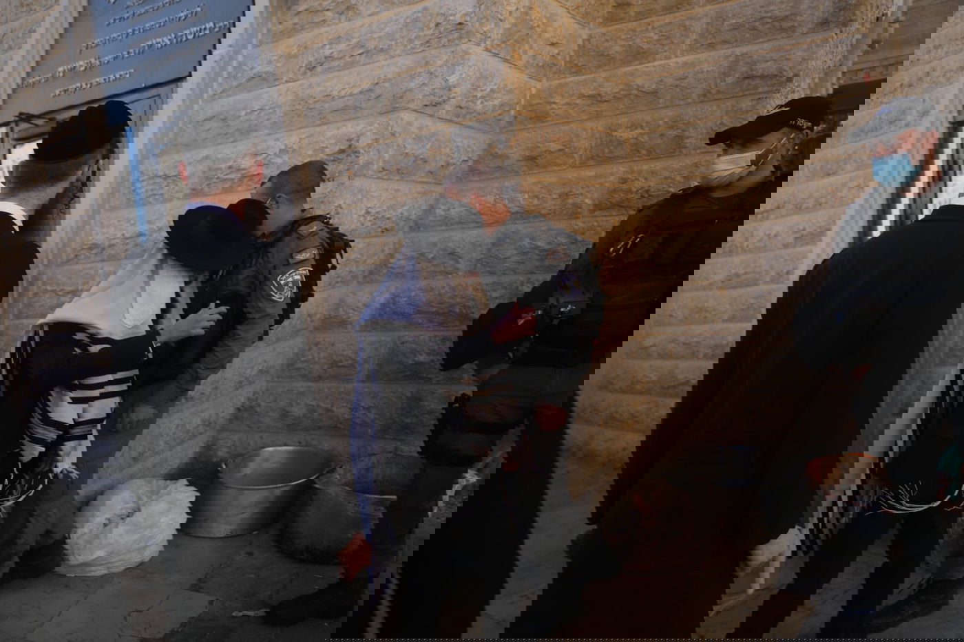 מהומות בביהמ"ד סאטמר; הגאב"ד  קרא לאברכים למחות