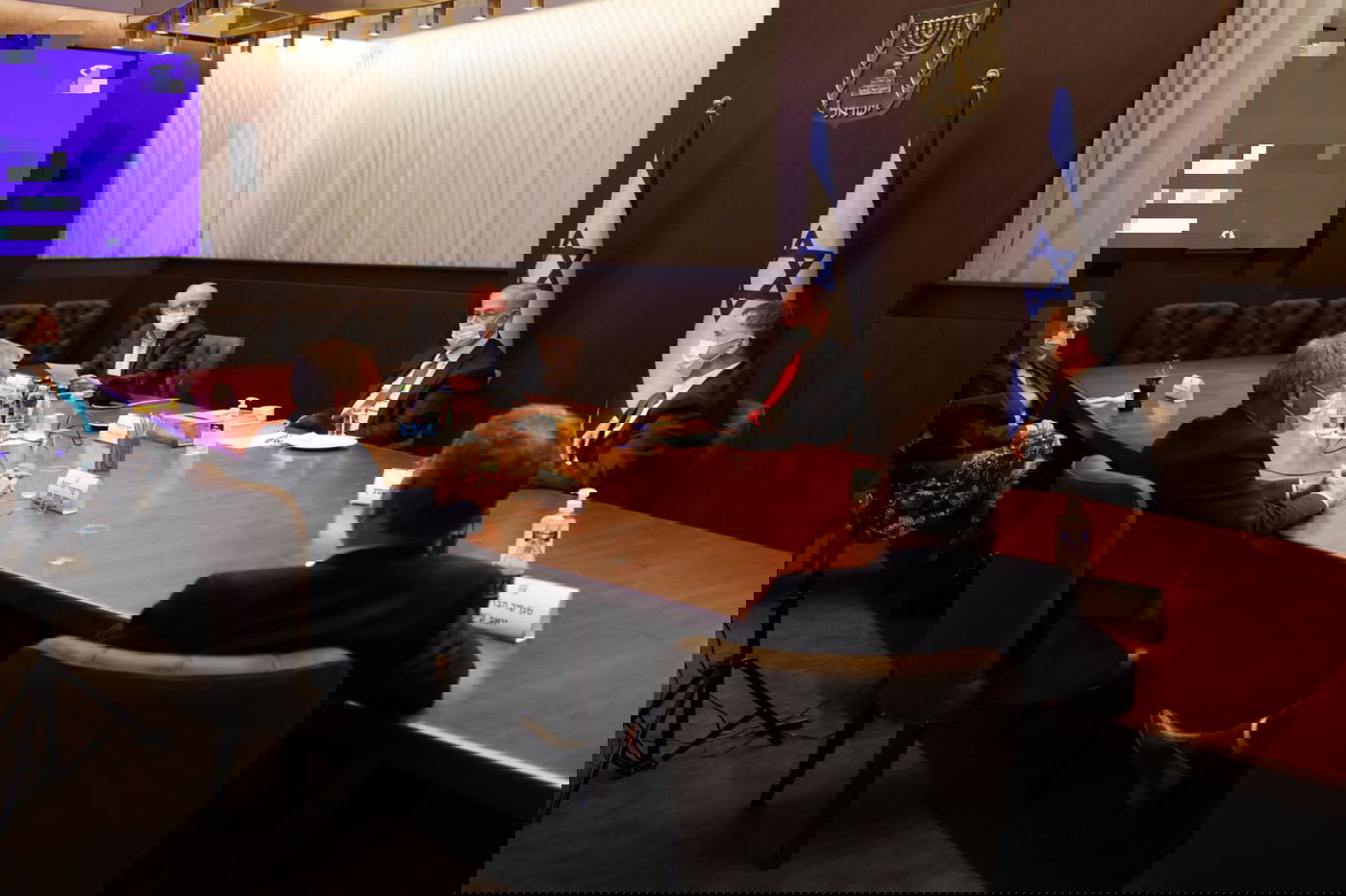 נתניהו בישיבה, הערב