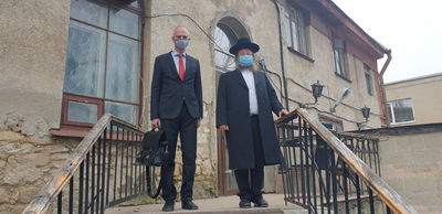 הרב זלצמן עם הנציג הגרמני