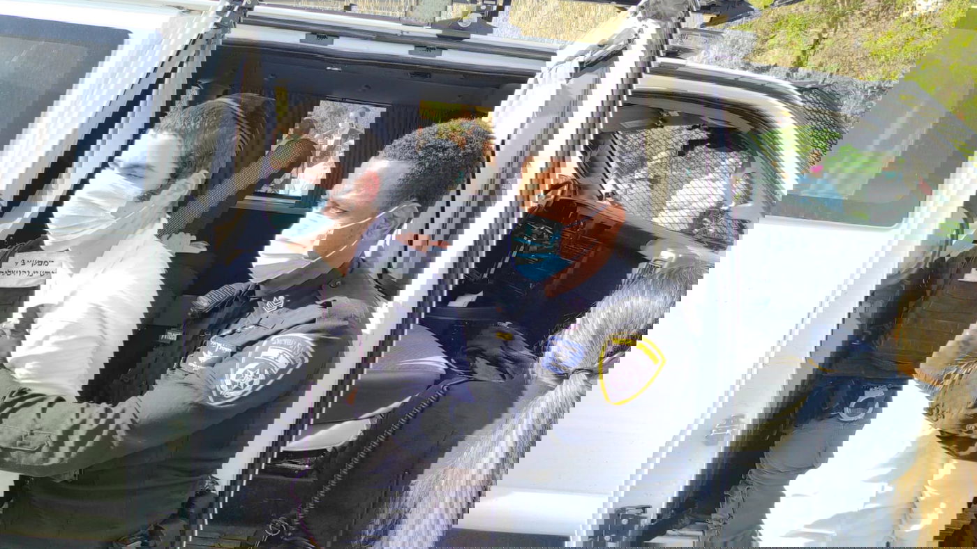 המשטרה עכבה אישה במהלך מחאת הקיצונים