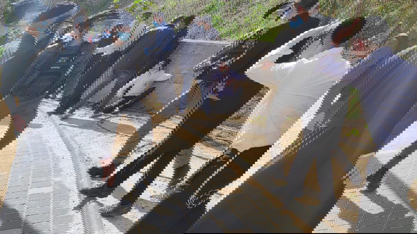 המשטרה עכבה אישה במהלך מחאת הקיצונים