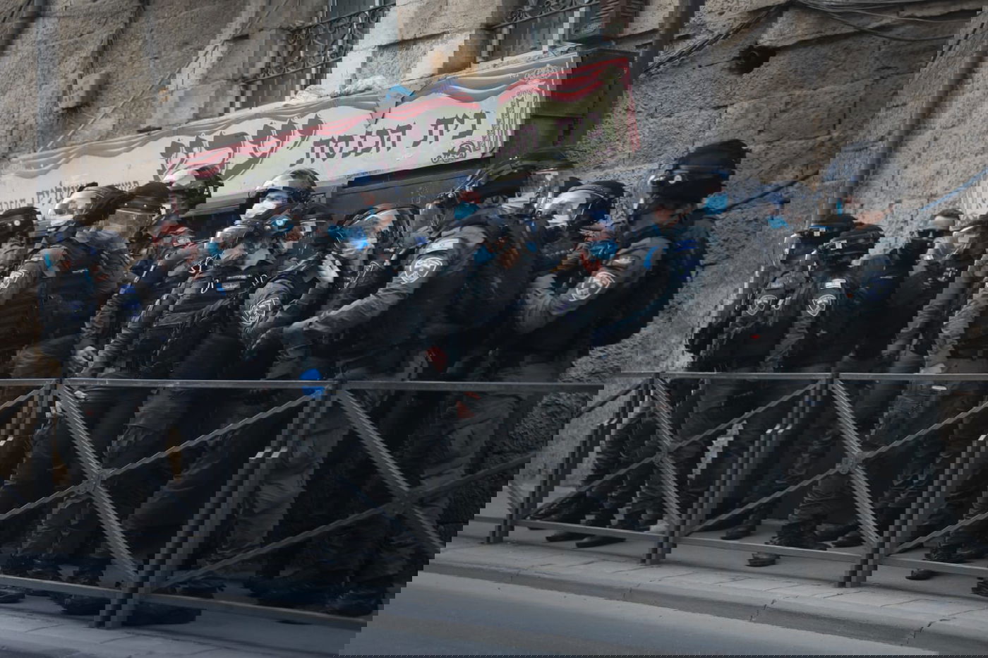 עימותים ומעצרים, בכניסה לחיידר הירושלמי