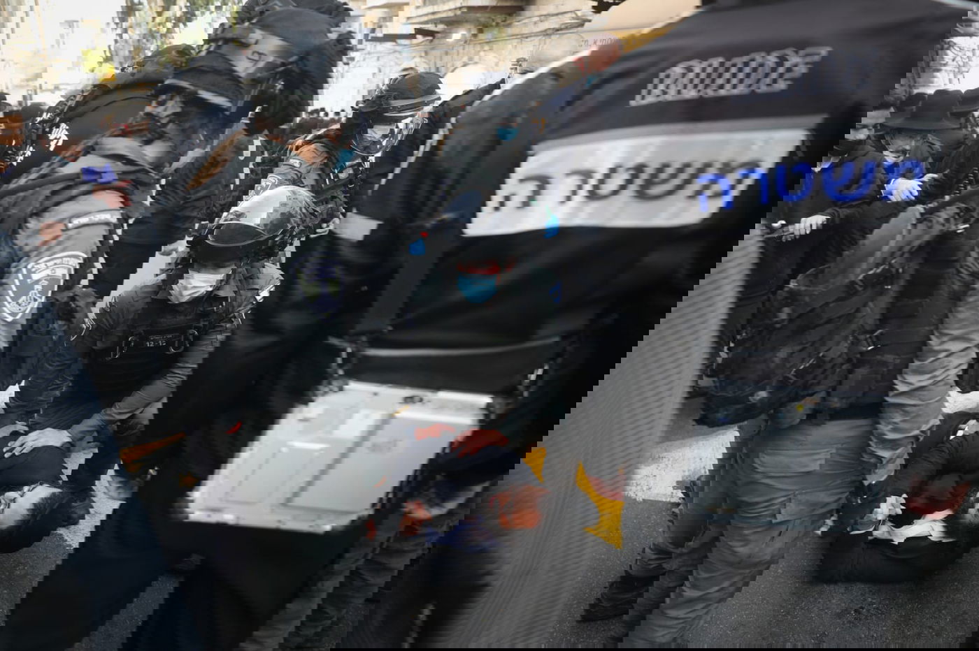 עימותים ומעצרים, בכניסה לחיידר הירושלמי