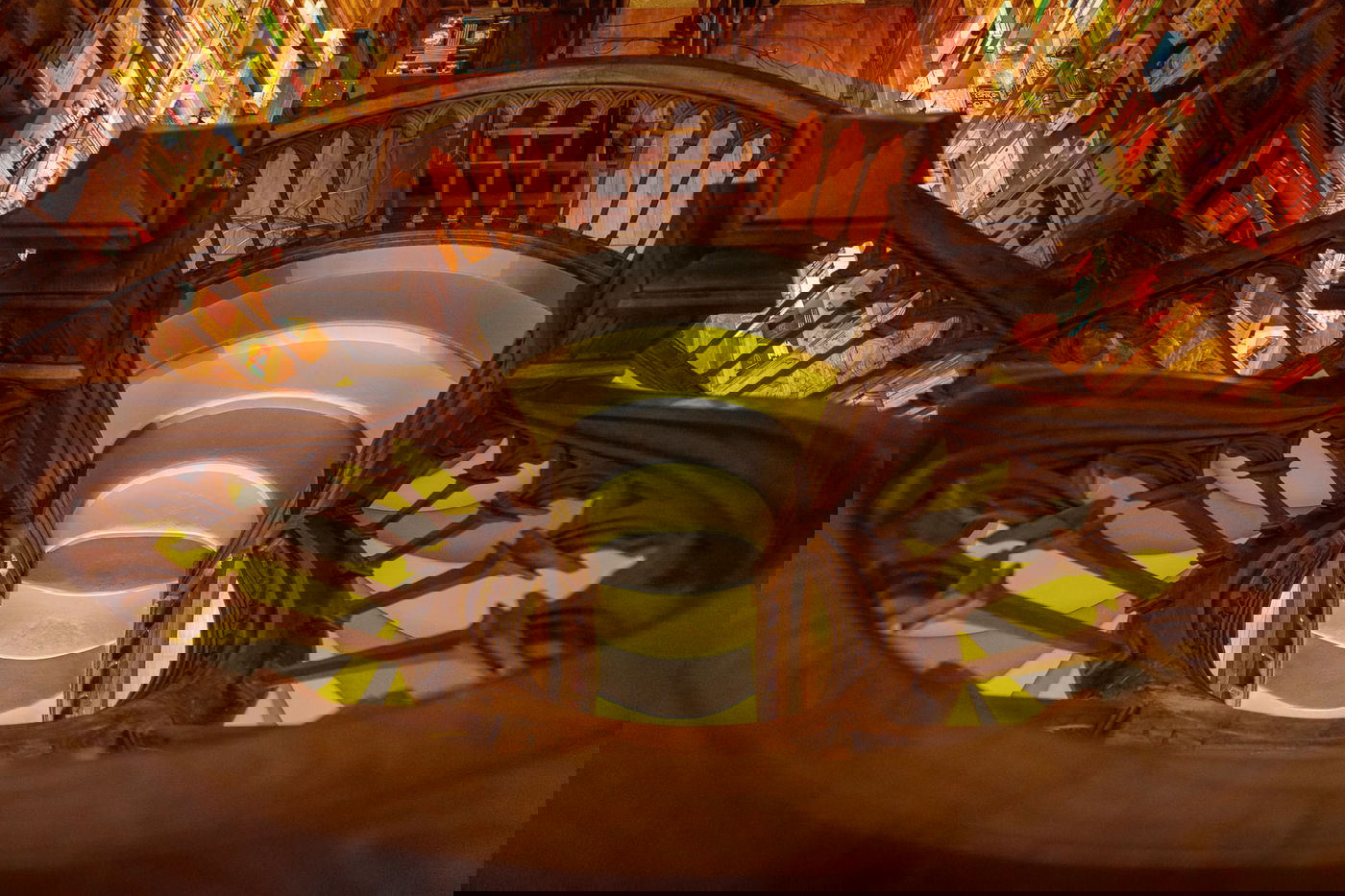 צבעי השנה של פנטון בחנות ספרים בפורטוגל