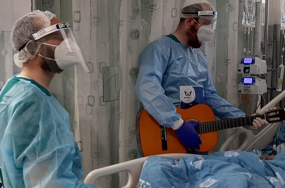 מרגש: המתנדבים פינקו את חולי הקורונה