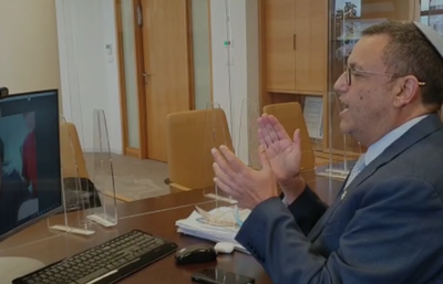 ראש העיר מזמר