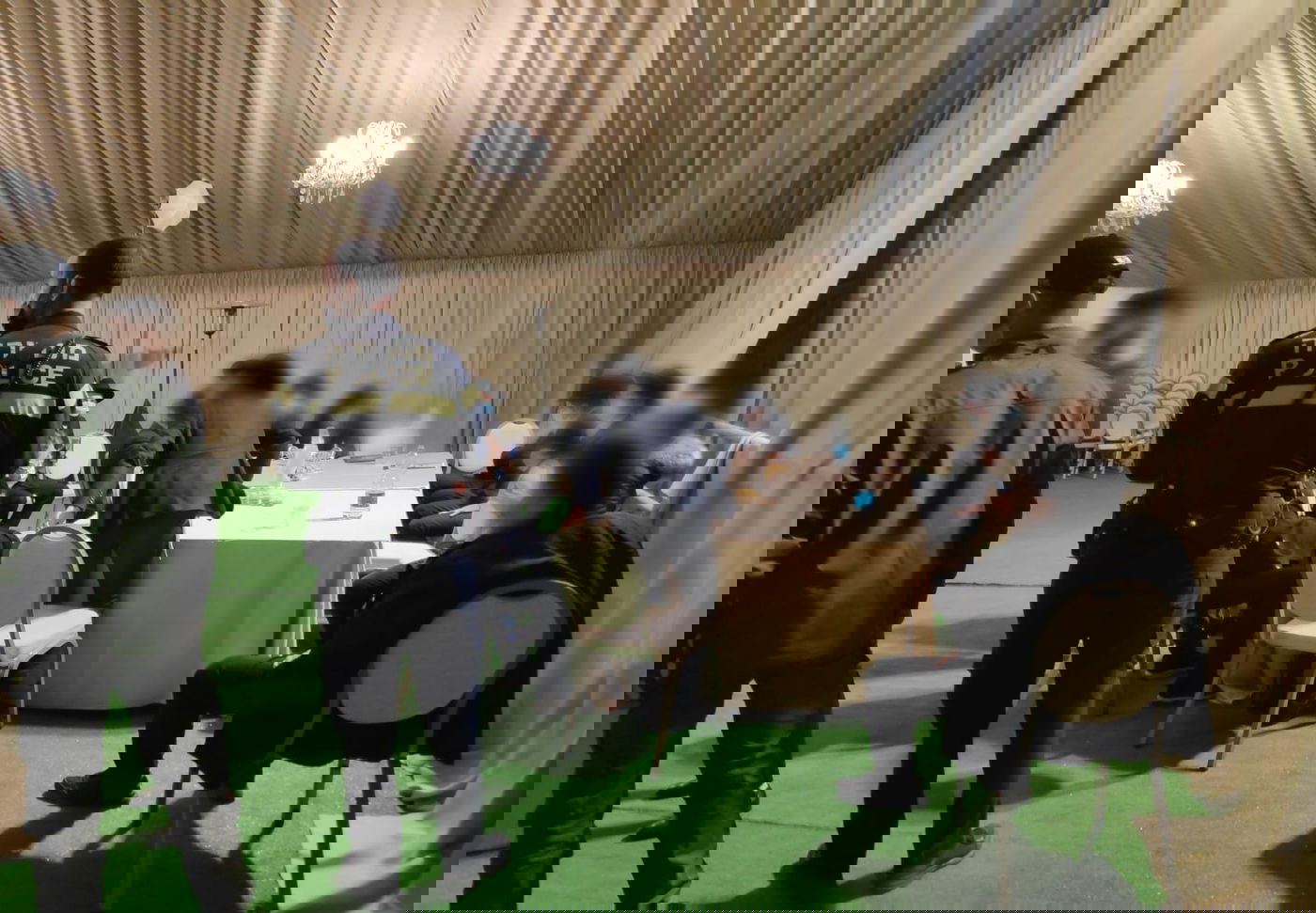 כוח משטרה בחתונה, אמש