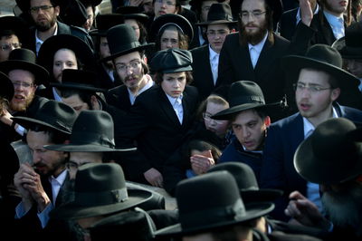 ההלוויה ההמונית: מסורת ה'השקפה' ניצחה את מסורת התורה