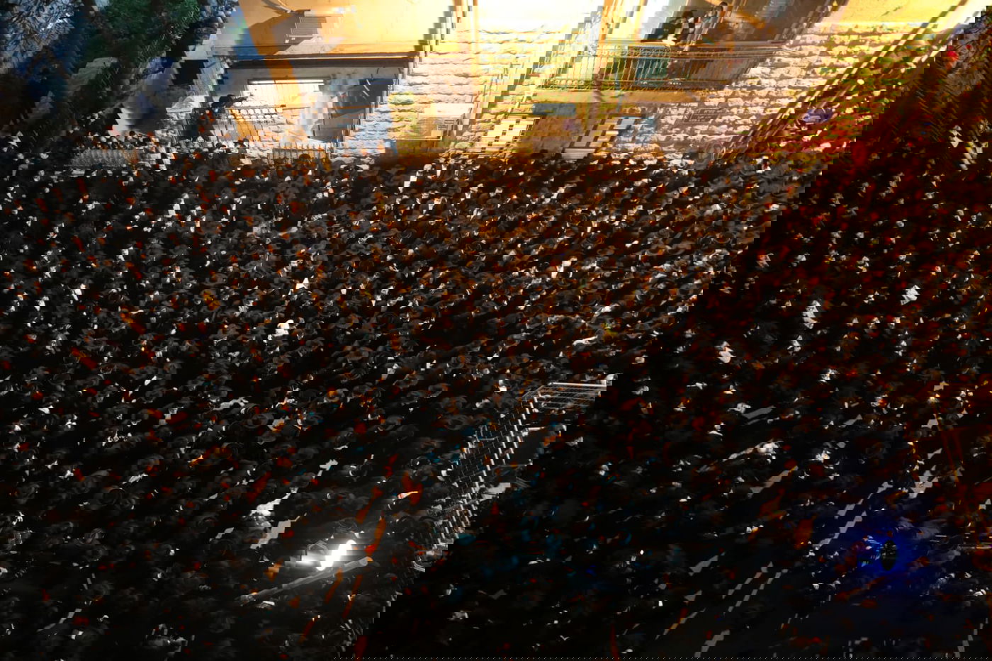 מסע הלווית הגאון רבי יצחק שיינר זצוק"ל • גלריה