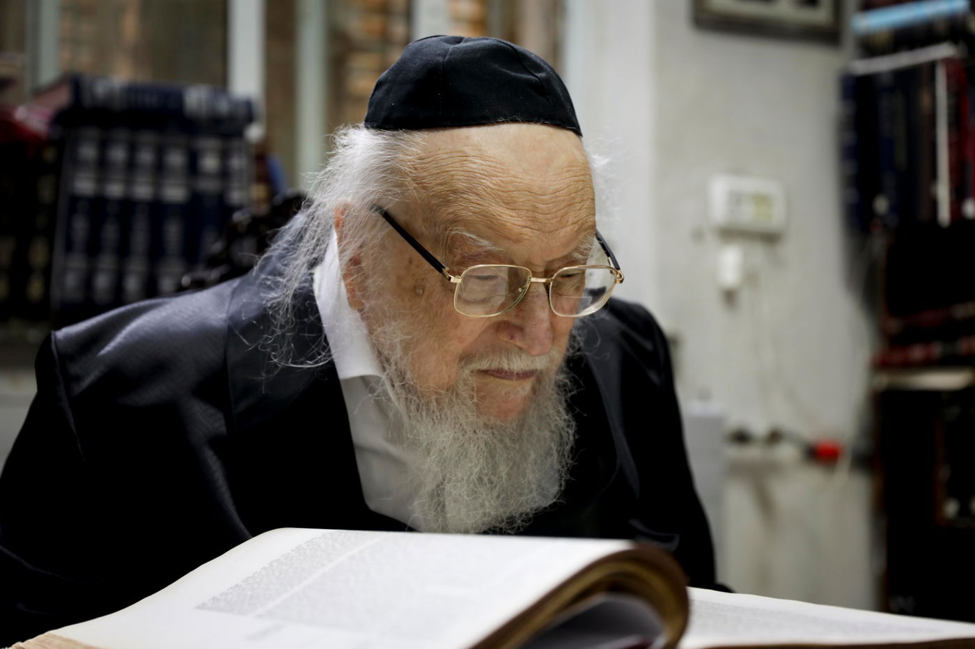 'לקיים בנו': הידרדרות במצבו של ראש ישיבת קמניץ הגר"י שיינר