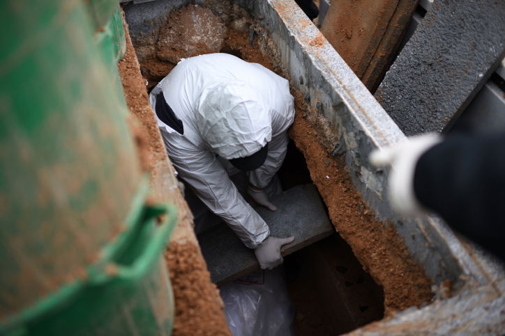 קבורת חולת קורונה שנפטרה