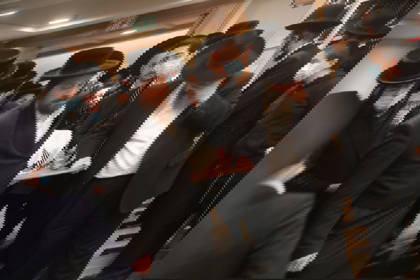 "לקינו בכפליים": מסע הלווית ראש ישיבת קמיניץ זצוק"ל