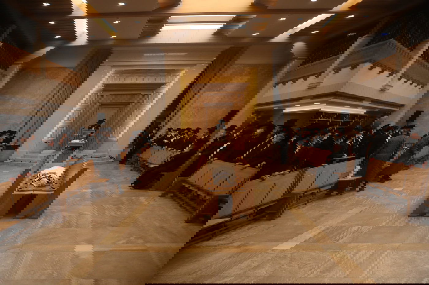 "לקינו בכפליים": מסע הלווית ראש ישיבת קמיניץ זצוק"ל