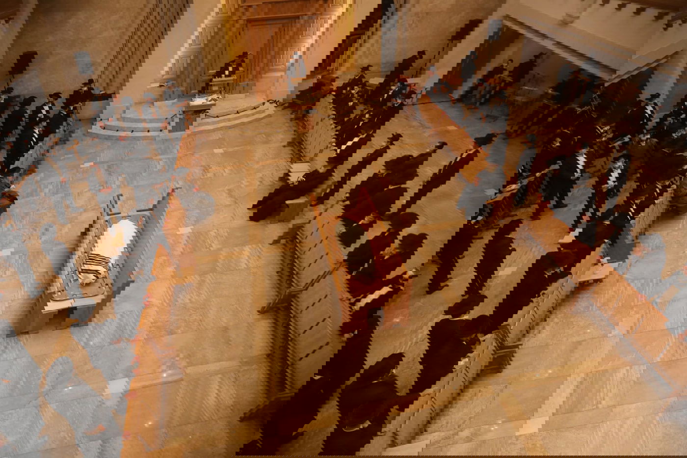 "לקינו בכפליים": מסע הלווית ראש ישיבת קמיניץ זצוק"ל