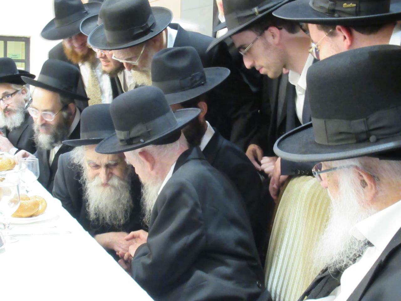 השיחה הנדירה בין הגאון רבי משולם דוד סולובייצ'יק והגאון רבי גרשון אדלשטיין • תיעוד