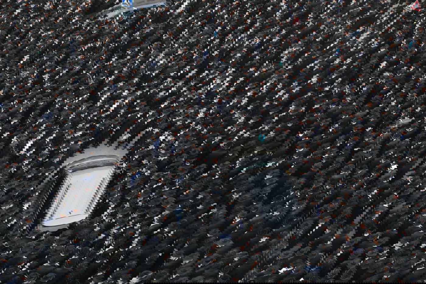 רבבות בלווית ראש ישיבת בריסק הגרמ"ד סולובייצ'יק זצ"ל