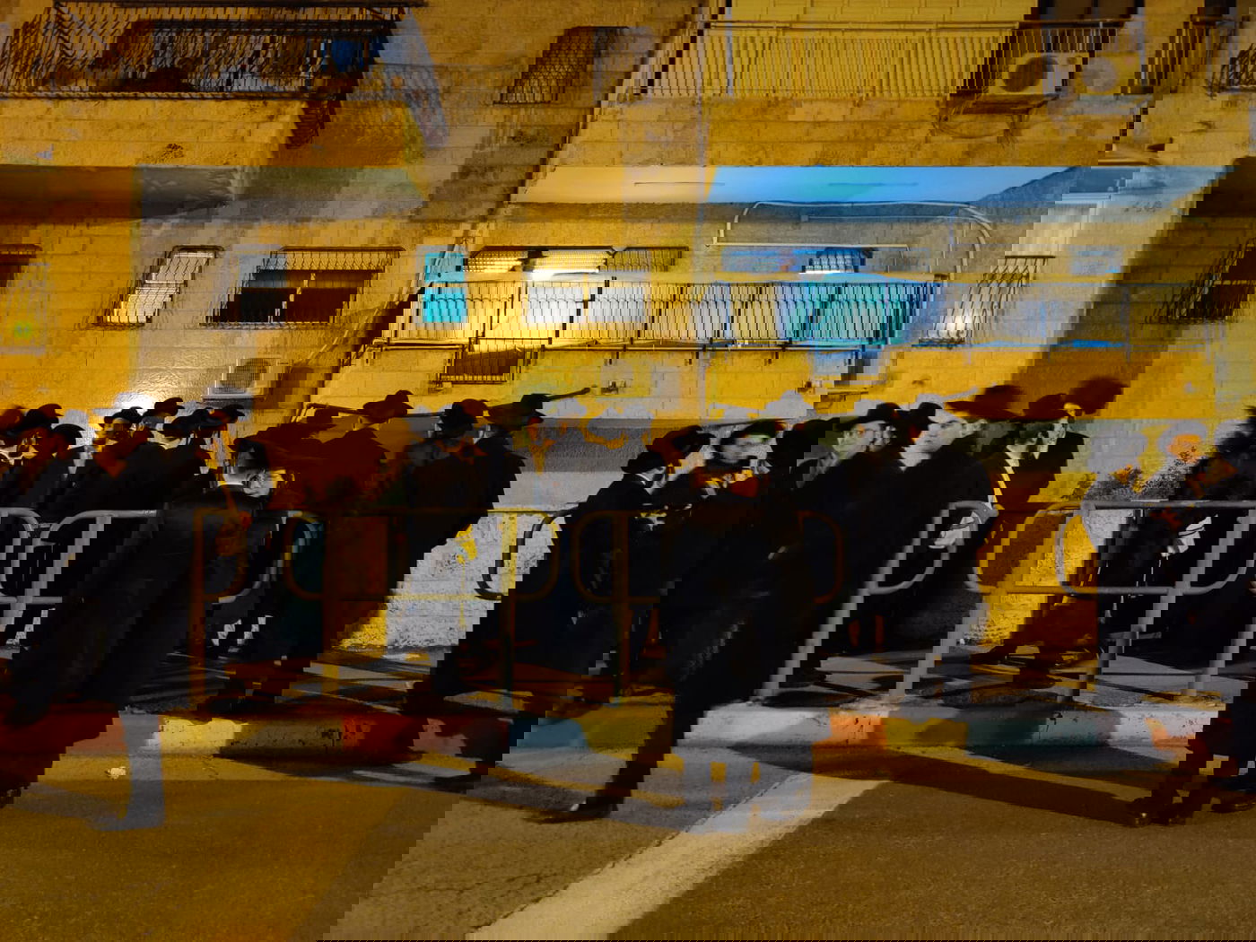 ה"שמע ישראל" מחוץ לבית הגרמ"ד סולובייצ'יק זצוק"ל