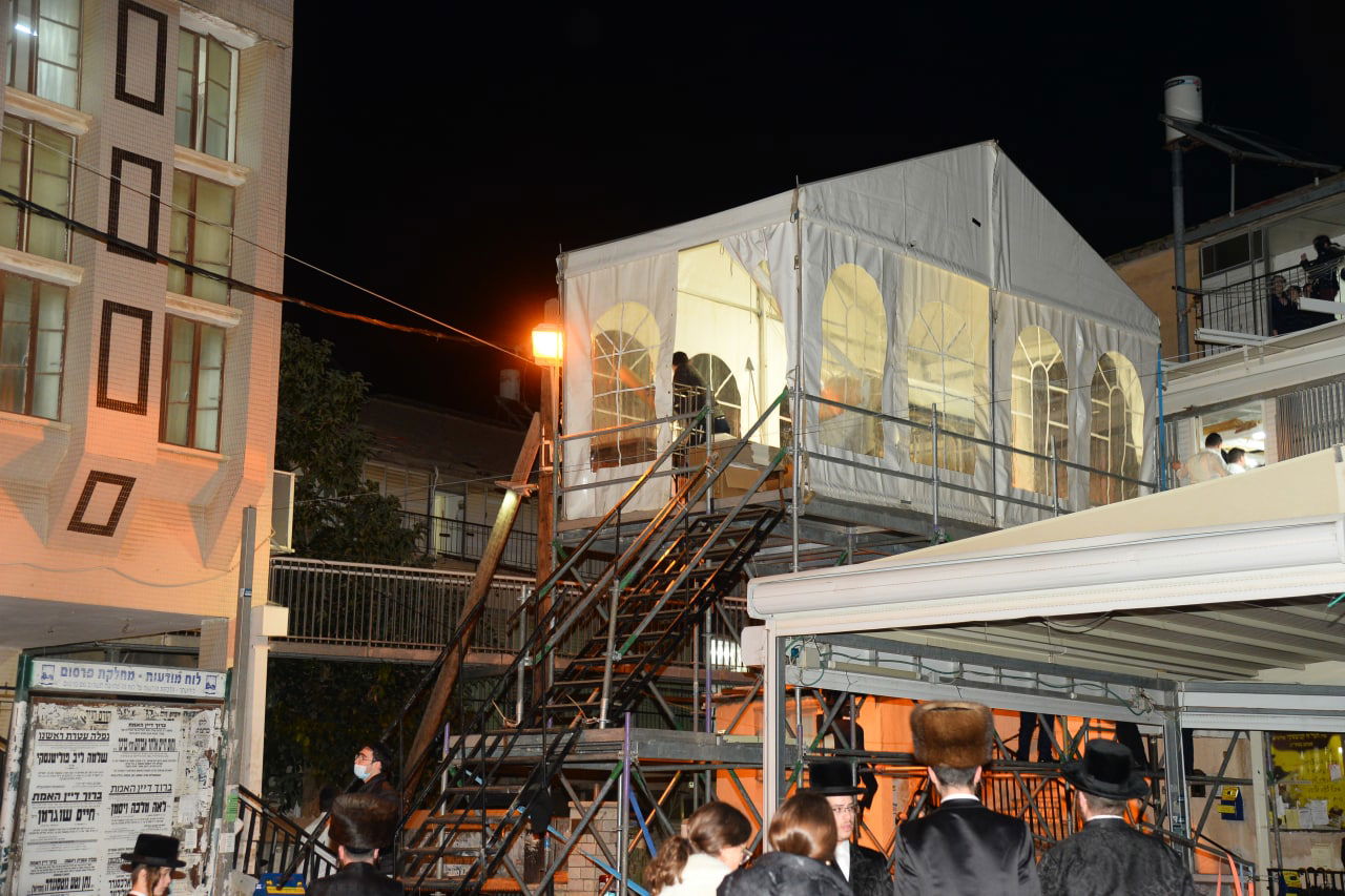 לראשונה: מאפיית מצות בבית הגר"ח קנייבסקי