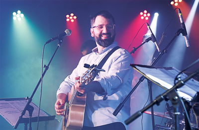 גיל ישראלוב בסינגל חדש: "נעים לי מאד"