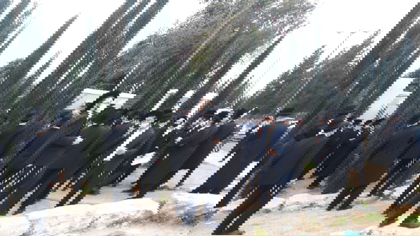 שערורייה: 'מסיבת הדבקה' בלשכת הגיוס • צפו