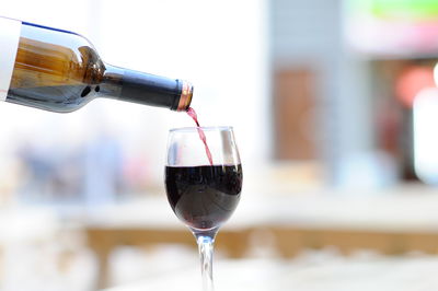 האם מותר לפתוח בקבוק מיץ ענבים בשבת?