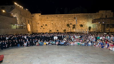 מרה אוביץ ע"ה עם מאות צאצאיה