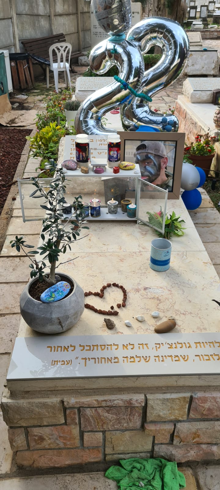 מרגש: יום הולדת לחייל הי"ד, בסמוך לקברו