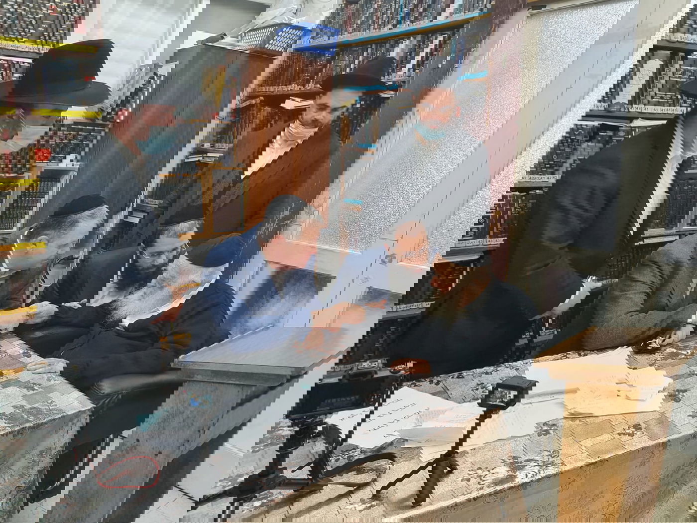 פרופ' יהודה אדלר התברך אצל מרן הגר"ח קנייבסקי