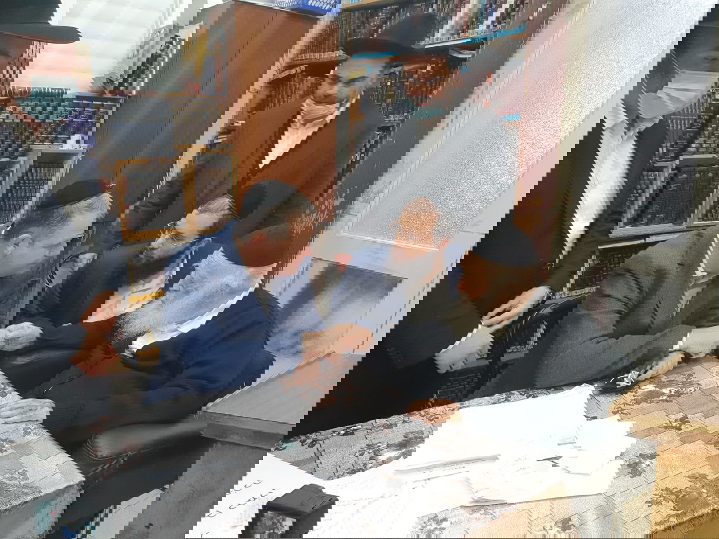 פרופ' יהודה אדלר התברך אצל מרן הגר"ח קנייבסקי