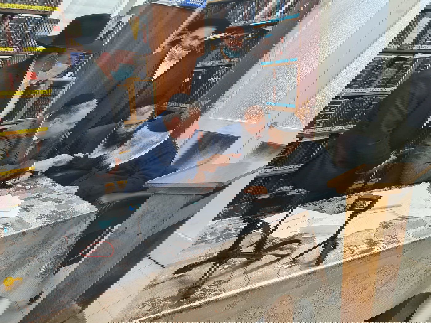 פרופ' יהודה אדלר התברך אצל מרן הגר"ח קנייבסקי