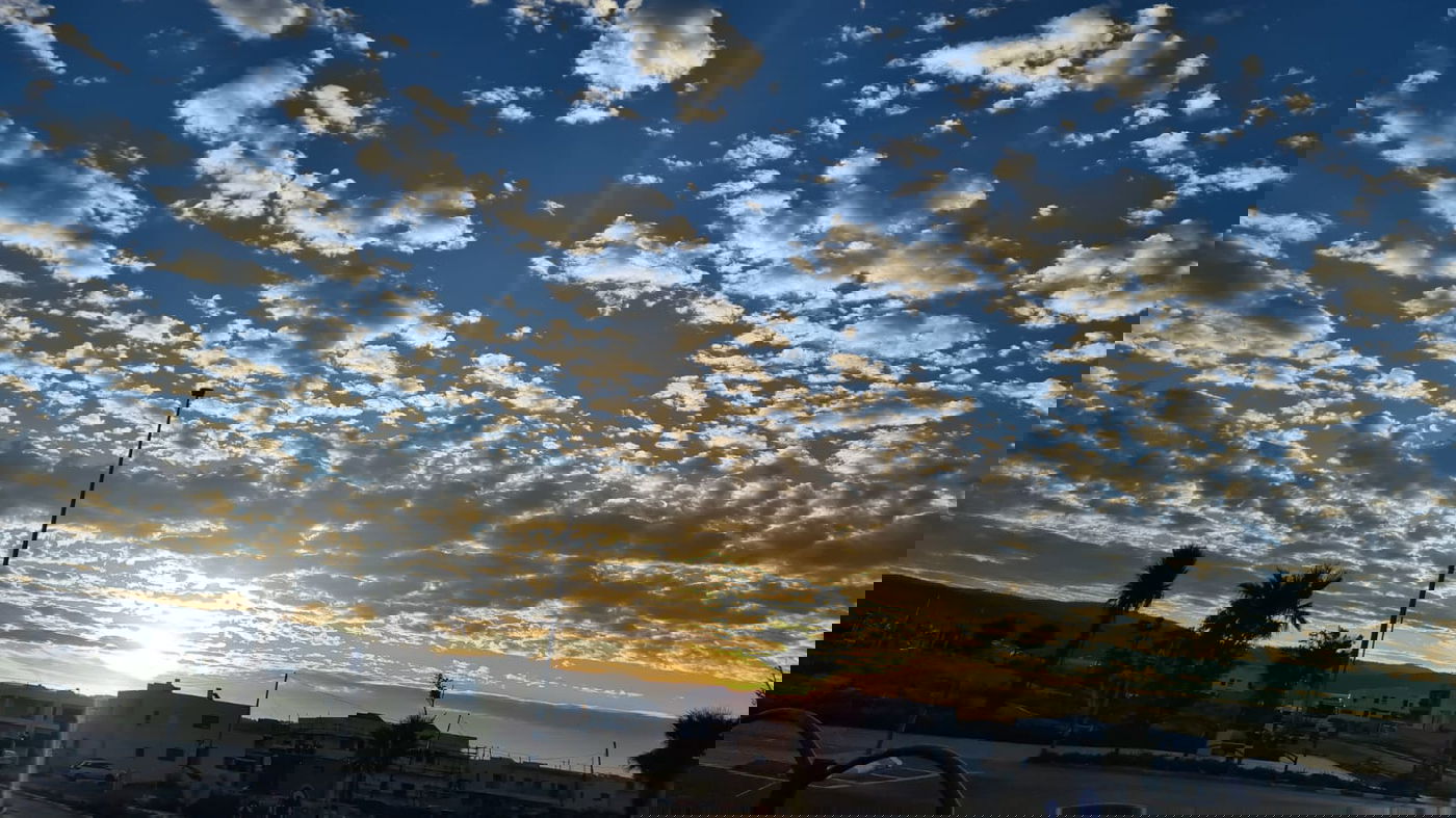 תיעוד מרהיב: זריחת השמש בחוף הכרמל