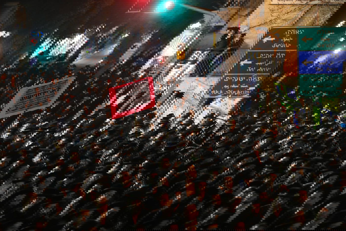 אלפים הפגינו נגד "עקירת הדת" בקורונה