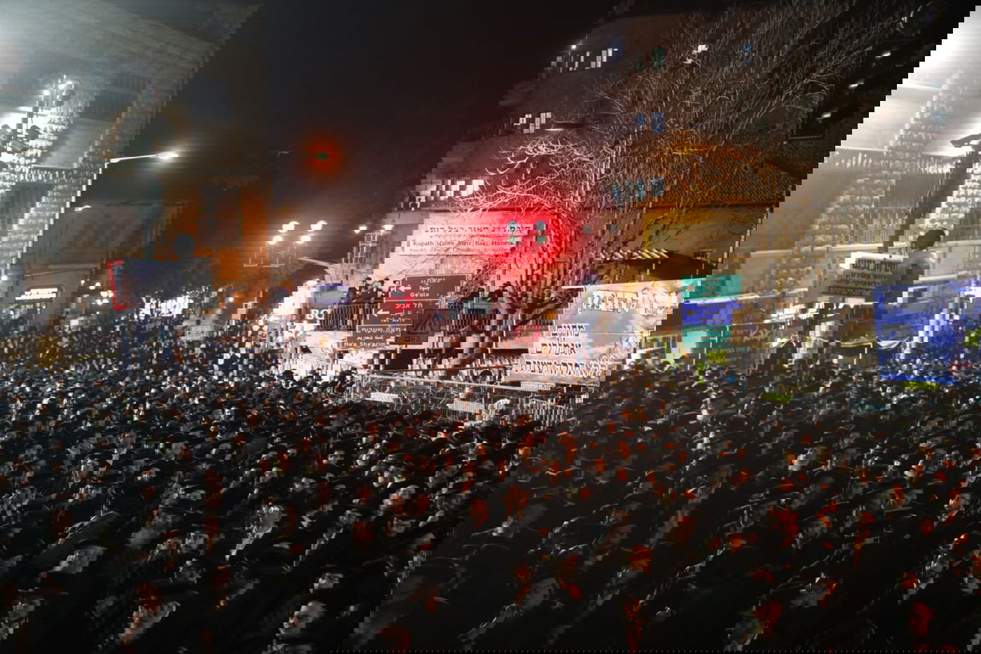 אלפים הפגינו נגד "עקירת הדת" בקורונה