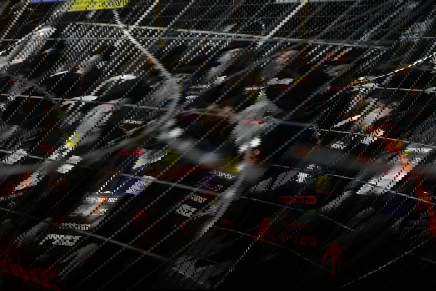 אלפים הפגינו נגד "עקירת הדת" בקורונה