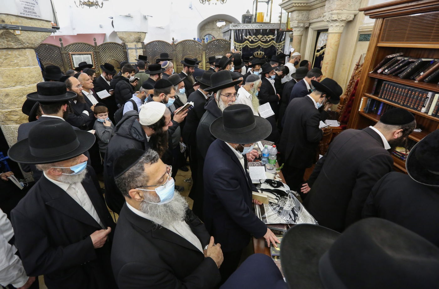 ראש חודש אדר: המונים עלו להתפלל במירון