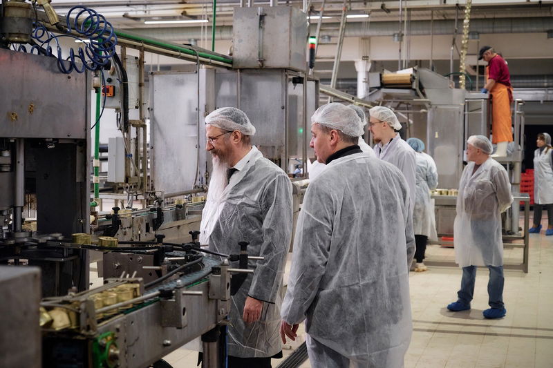 רבה הראשי של רוסיה בסבב ביקורים במפעלי מזון במערב רוסיה