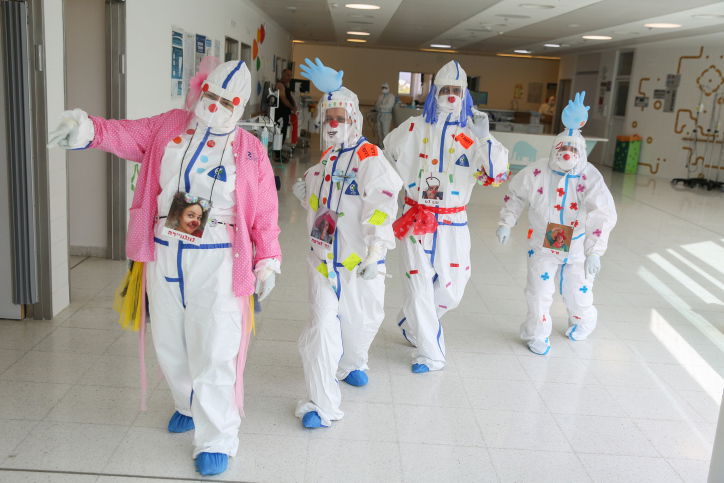 ליצנים רפואיים במחלקת קורונה