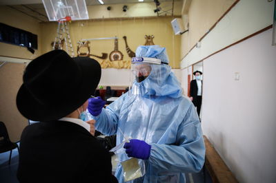 "הסגר לא בגלל החרדים אלא בשל תחלואה עודפת כללית"