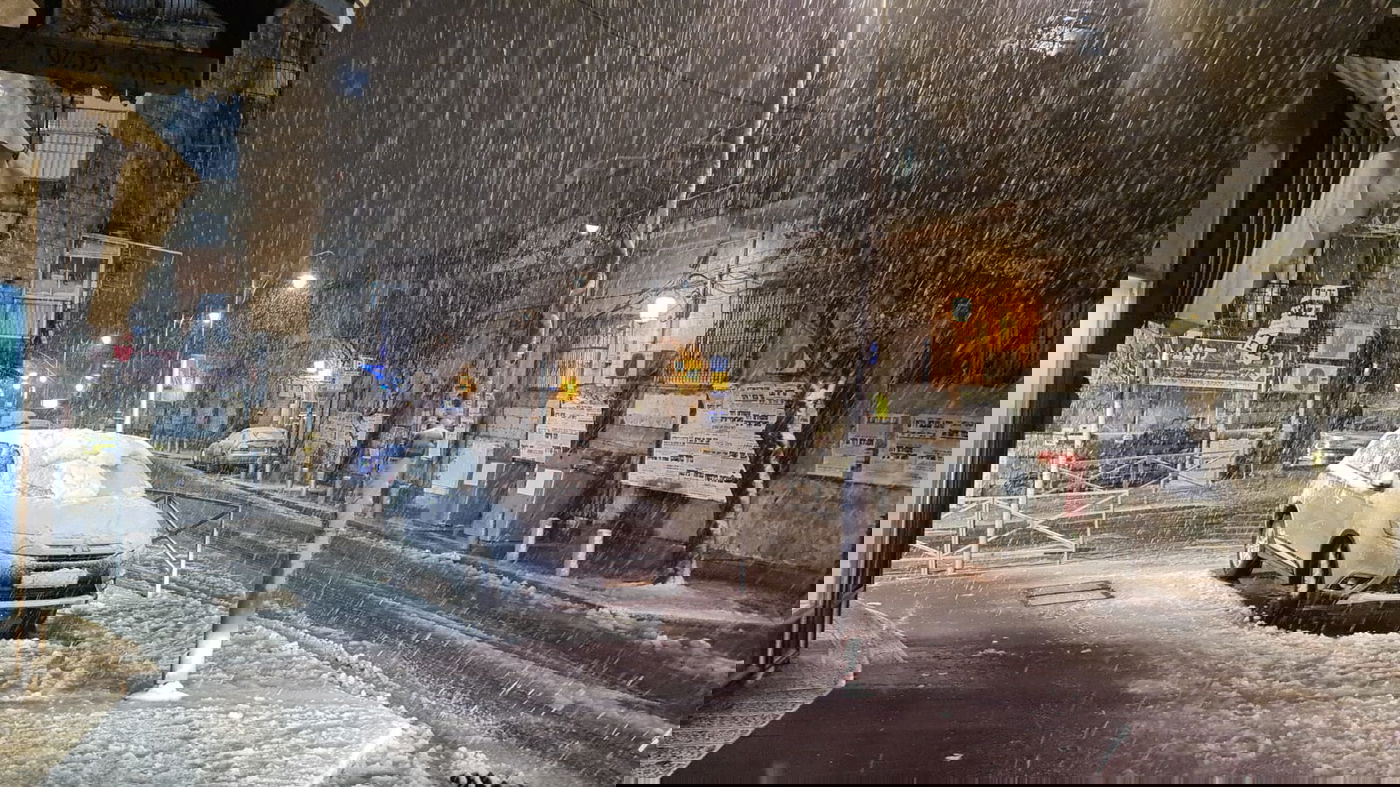 השלג בירושלים:  מאה שערים נצבעה בלבן