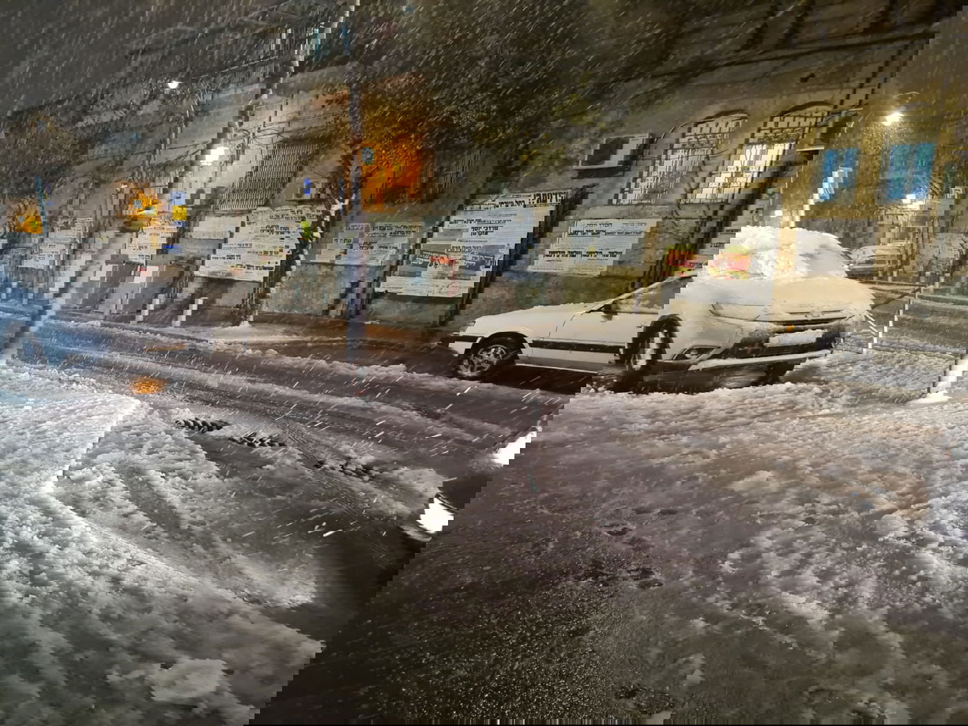 השלג בירושלים:  מאה שערים נצבעה בלבן