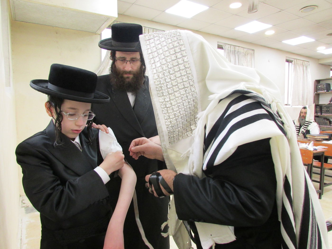 תיעוד: ה'ממשיך' משבט הלוי הניח תפילין