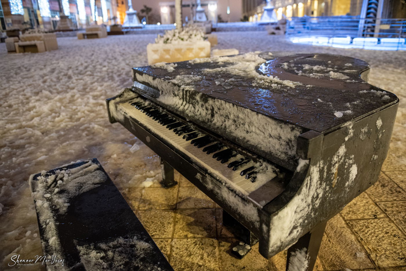 שלג אחד, בירה אחת ו-90 תמונות; גלריה