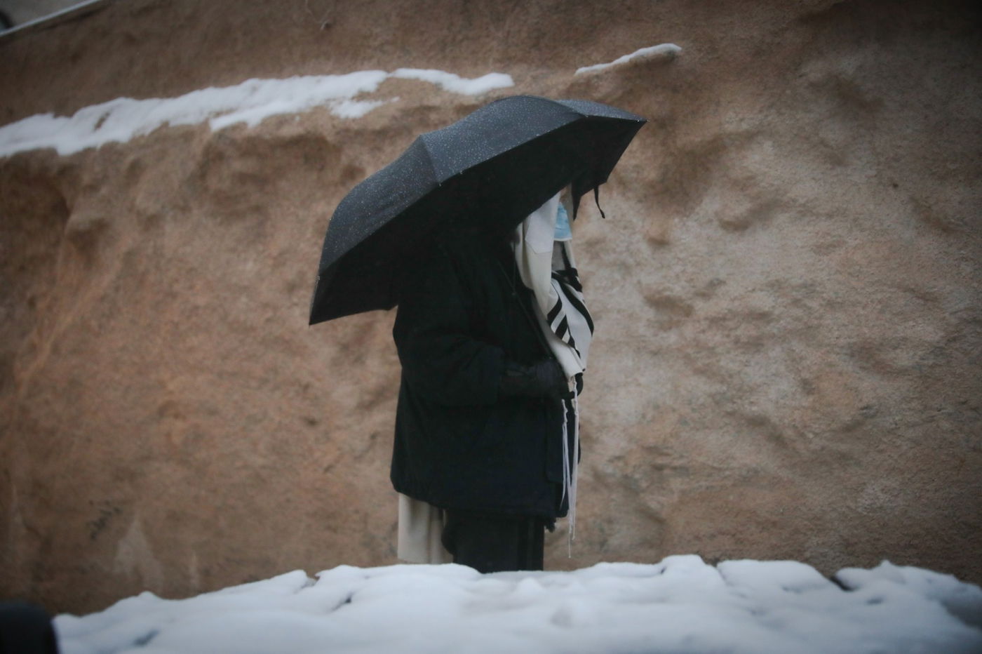 תפילת הנץ בשלג - בכותל המערבי; תיעוד