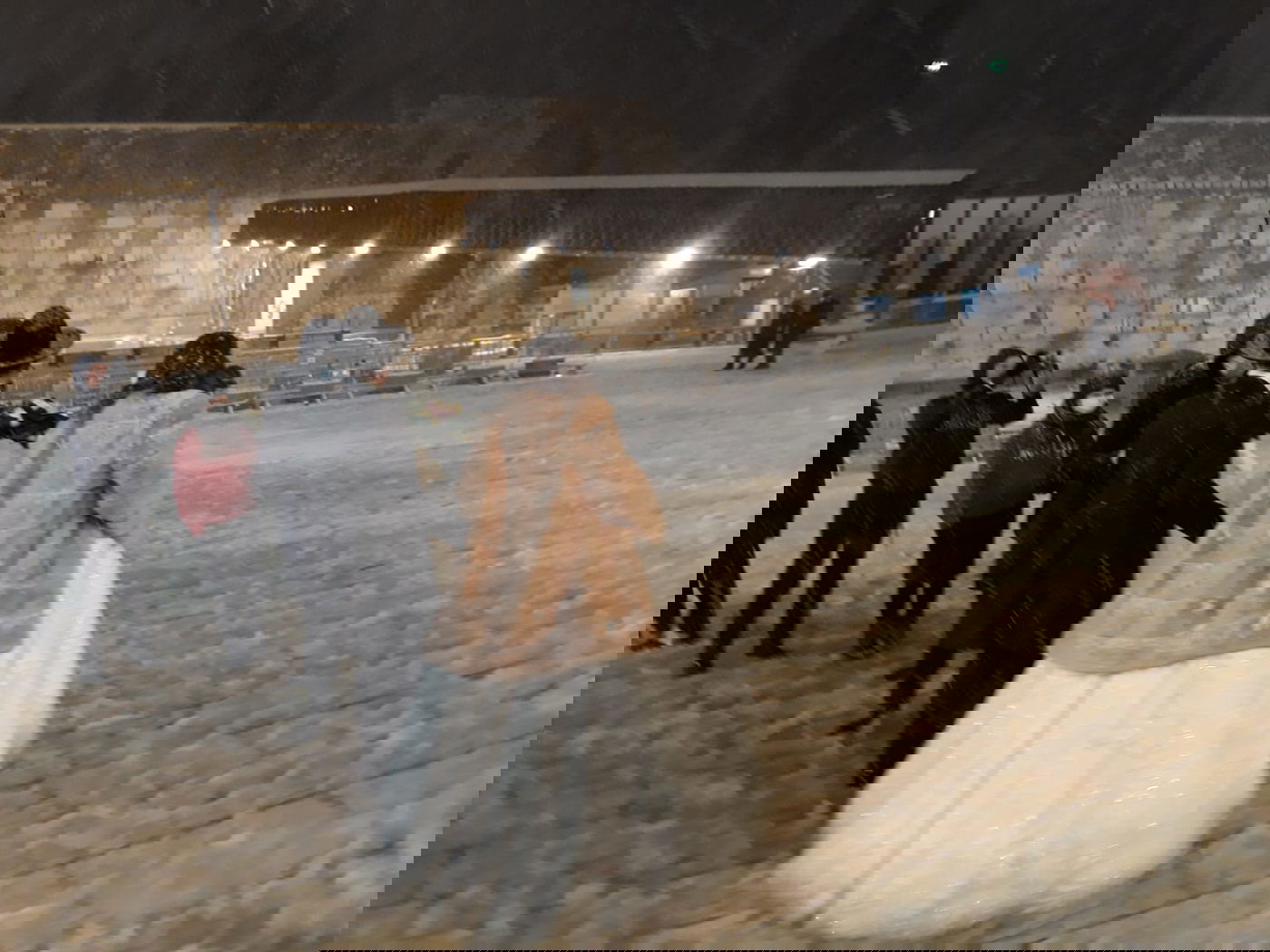 לאחר חצות: החתן והכלה הגיעו לשלג בכותל המערבי