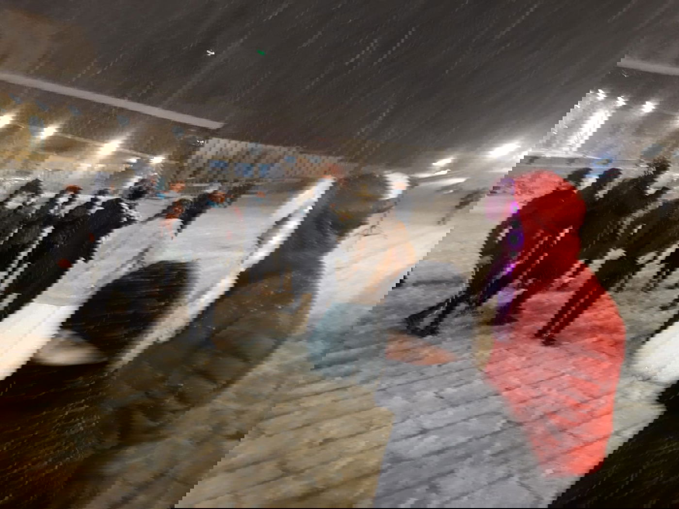 לאחר חצות: החתן והכלה הגיעו לשלג בכותל המערבי