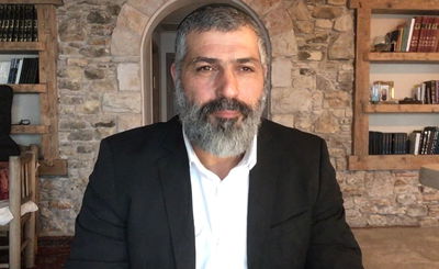 צבי יחזקאלי בפינה על פרשת תרומה • צפו